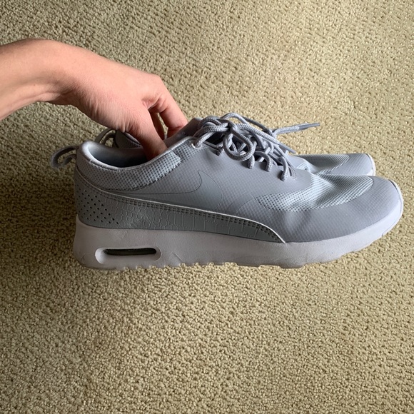 Nike gray air max Thea tennis shoes - Picture 3 of 8